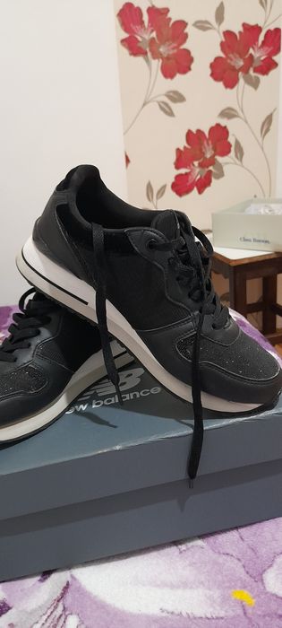 Vând adidas mărimea 38 f bine arata f prin purtate e vreo câteva ori