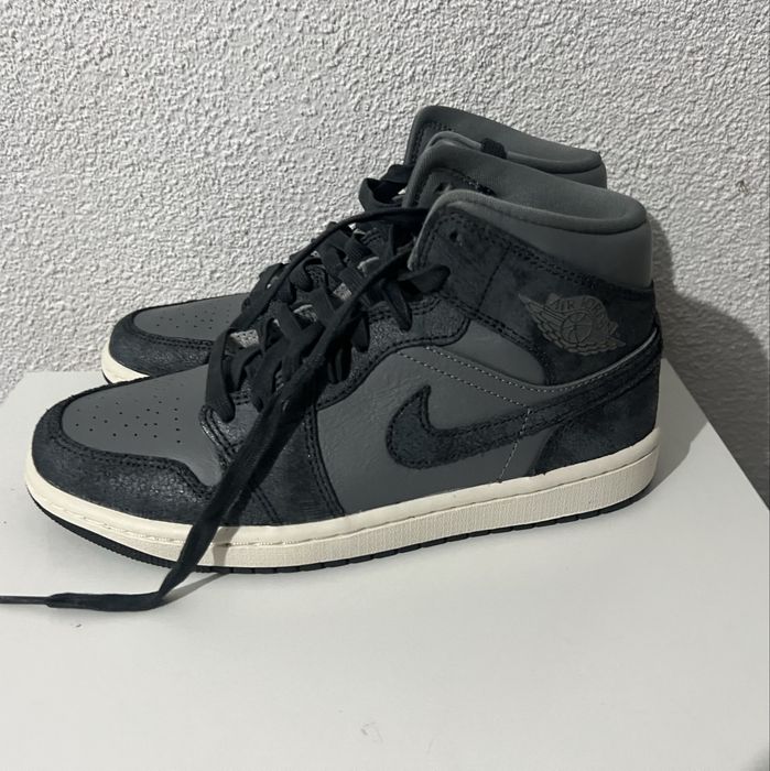 Jordan Wmns Air Jordan 1 Mid Se Grey