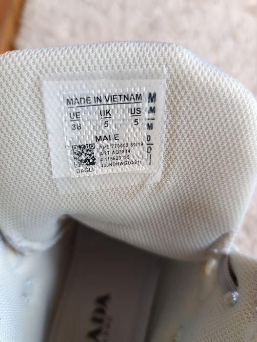 Продавам Боти Prada