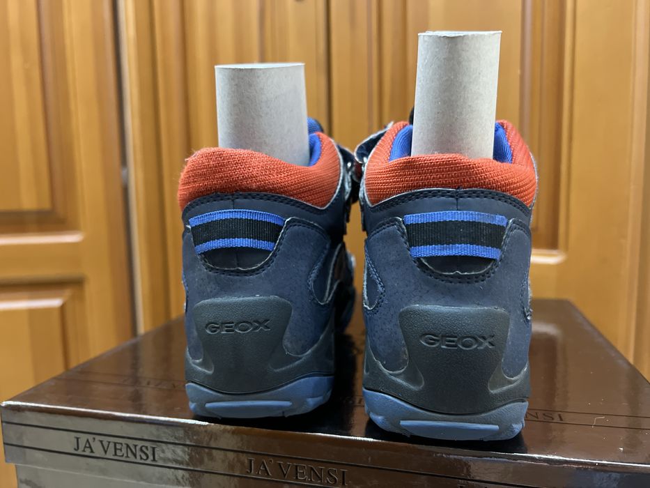 Продам детские ботинки Geox