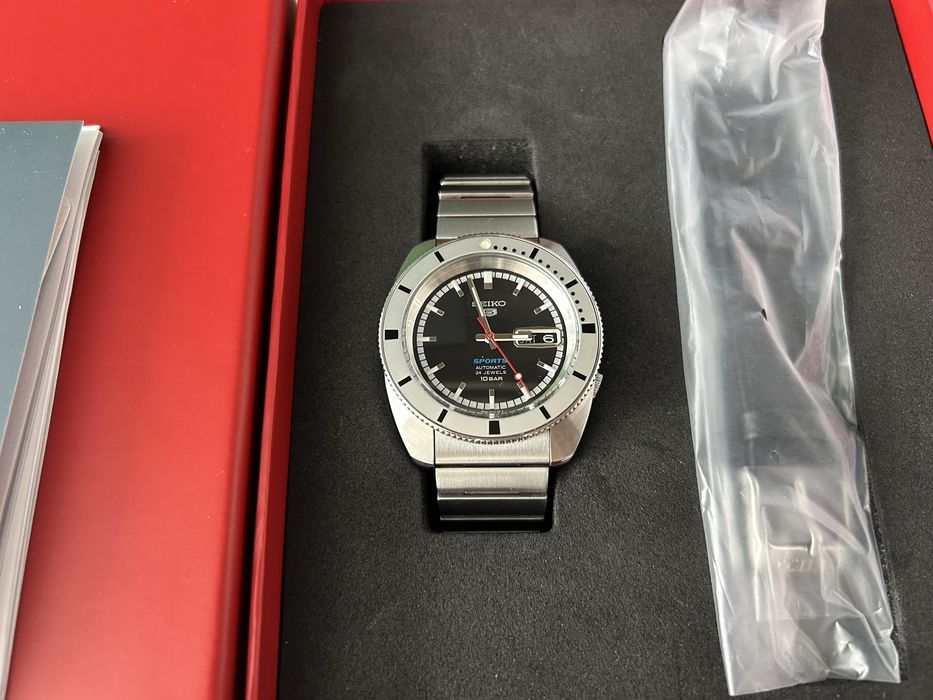 SEIKO 5 Sports ‘Pepper Black’ 1968 Recreation LIMITED EDITION SRPL05K1