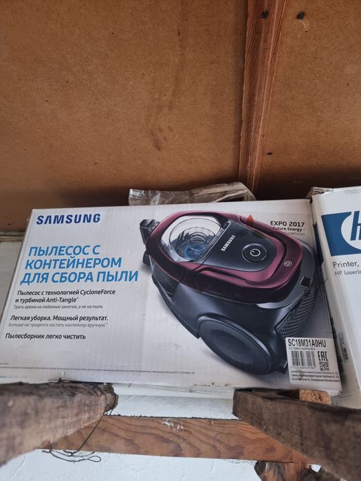 Пылесосы Samsung и Redmond.