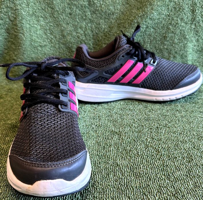 Adidas маратонки номер 35.5 сиво и розово