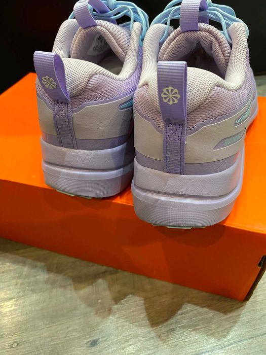 Дамски маратонки NIKE COSMIC RUNNER