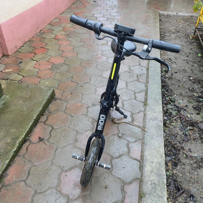 Vând trotineta electrica