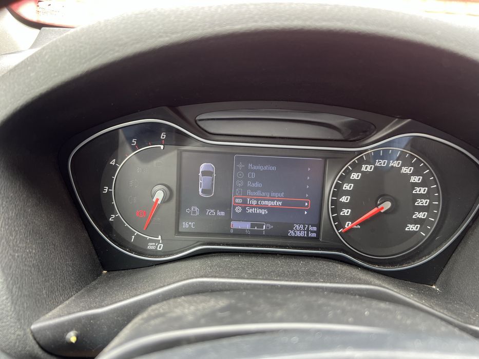 and Ford Mondeo Titanium 2011