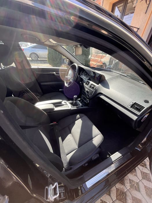 mercedes w 204 impecabil,masina fara defect  toate actele ok