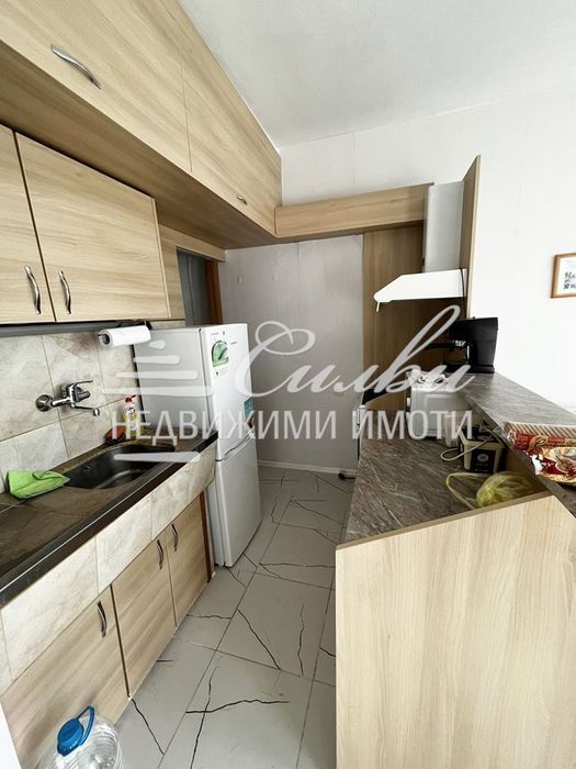 Дава се под наем Двустаен апартамент в Шумен, Център - 60 кв.м за 306 € - Снимка #2