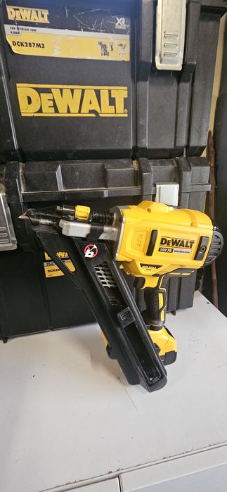 Pistol cuie dewalt dcn 693