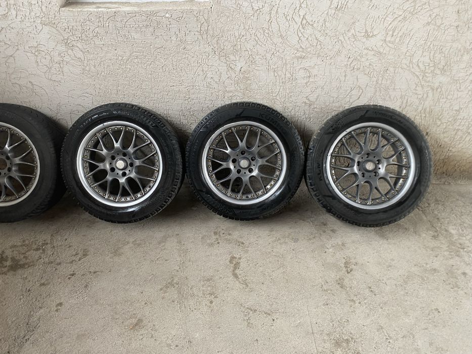 Продам диск  R17 с шинами зима  / лето
