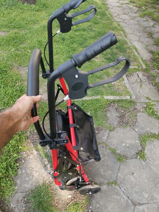 Ролатор за възрастни