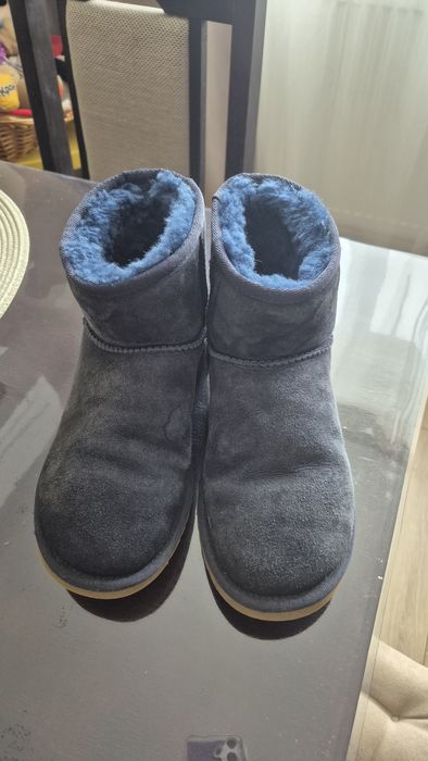 Топли боти на UGG