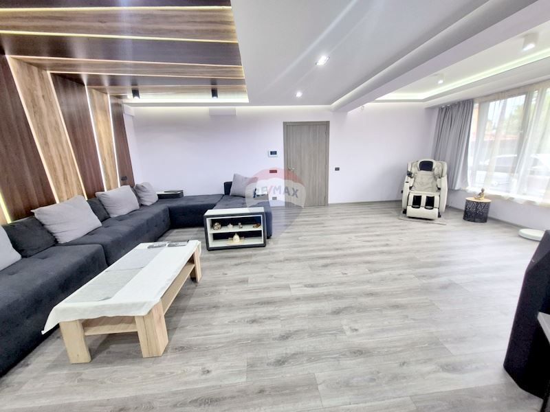 Дава се под наем Тристаен апартамент в Варна, Бриз - 160 кв.м за 1100 € - Снимка #1