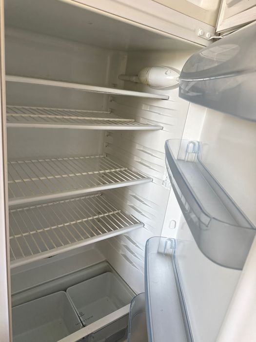 Продам холодильник indesit