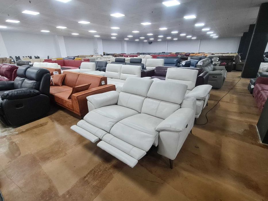 Светло сив кремав кожен диван двойка с ел релакс механизъм