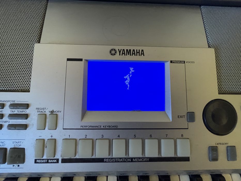 Синтезато YAMAHA PSR-S500+стойка+калъф