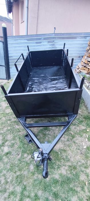 Vând Tractor cu căruță pentru lemne și remorcuță