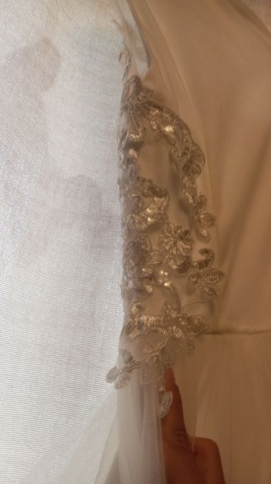 Vând rochie culoarea alba perfectă ptr cununia civilă,ptr banchet
