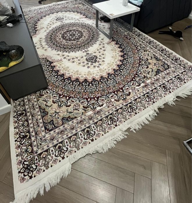 Продам ковер 3 на 2 в отличном состоянии!