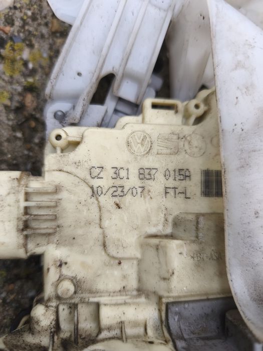 Broască cu cabluri ușă stânga față Volkswagen Passat B6 3C1837015A