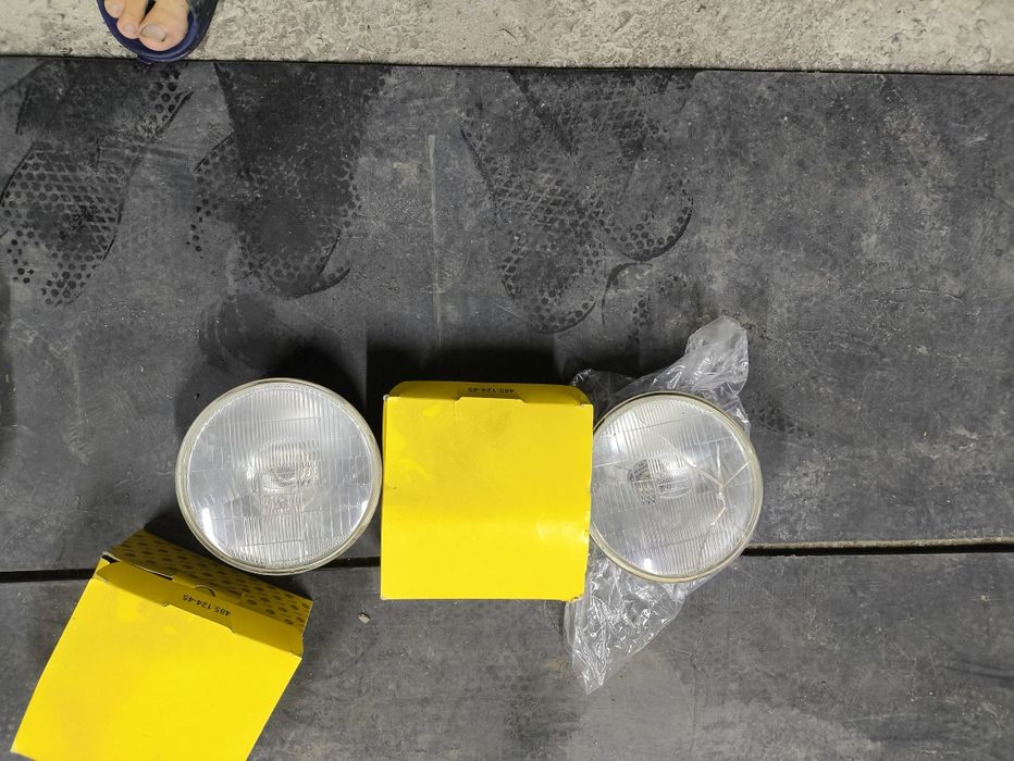 Продам фары на Паджеро 2