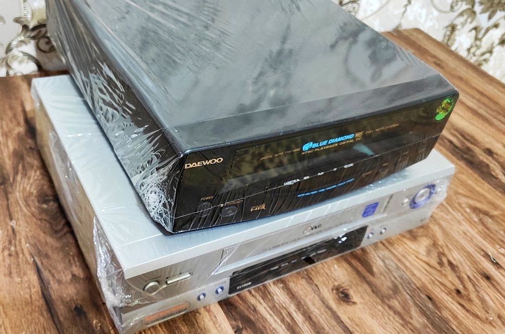 Янги упаковкада Видеомагнитафон