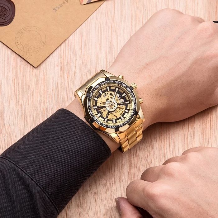 Луксозен механичен часовник