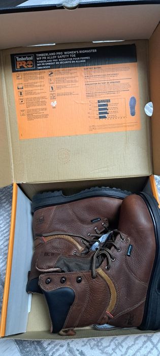 Ботинки женские для производства