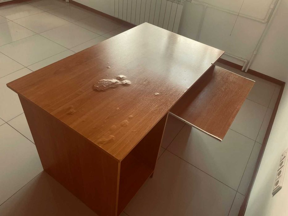 Стол для компьютера