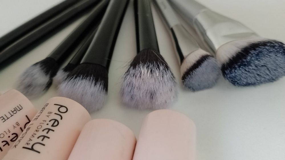 Набор косметики кисти помада макияж makeup