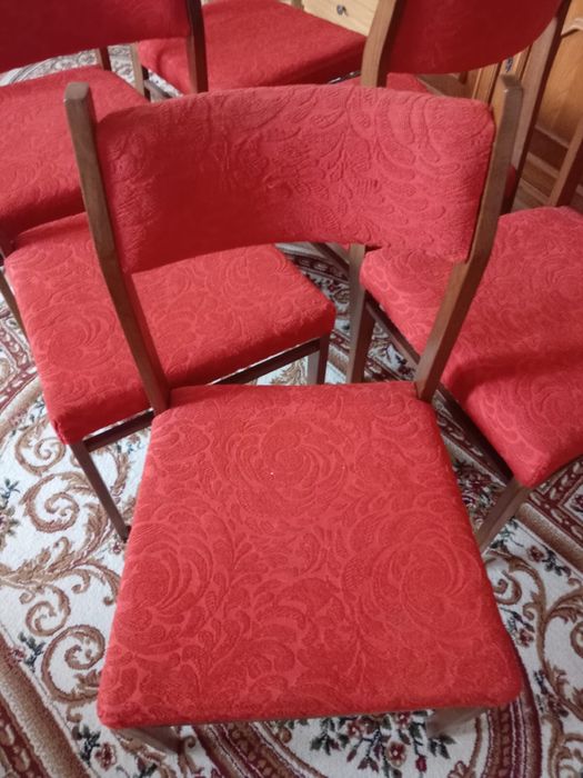 Vand  6 scaune tapitate