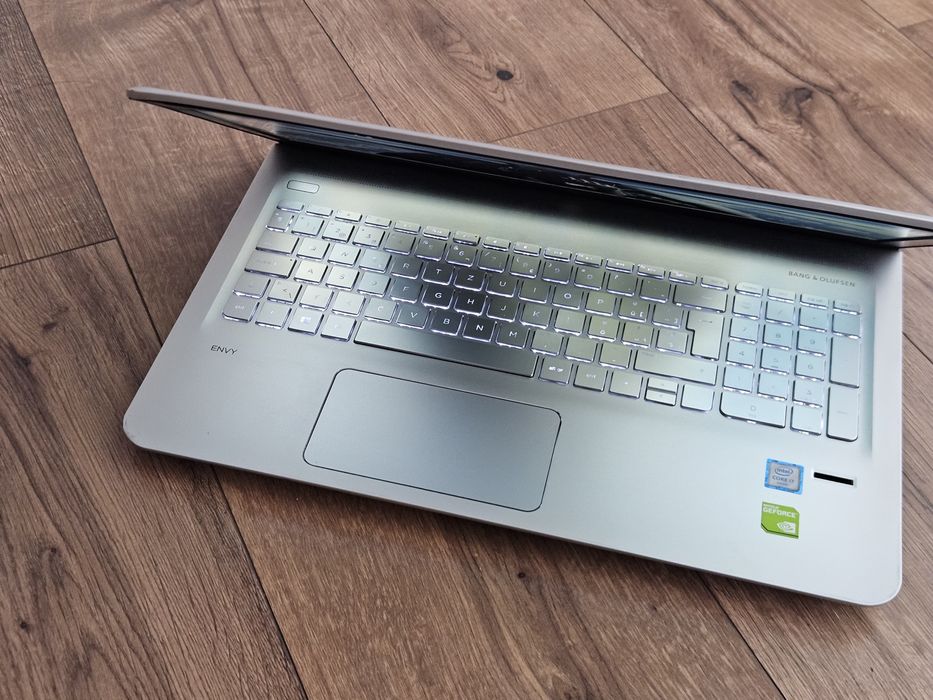 Gaming Laptop Hp Intel i7 6th 8GB DDR4, SSHD 1TB, 2 placi video, 15.6