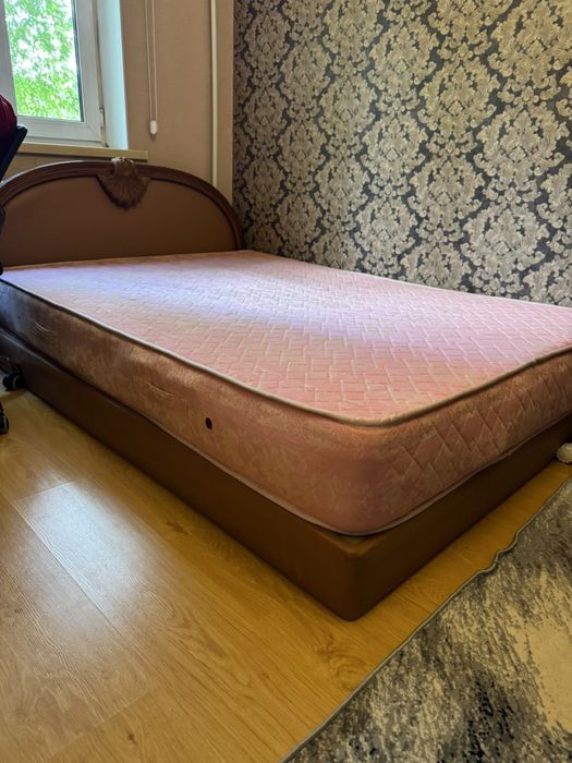 продам кровать с матрасом
