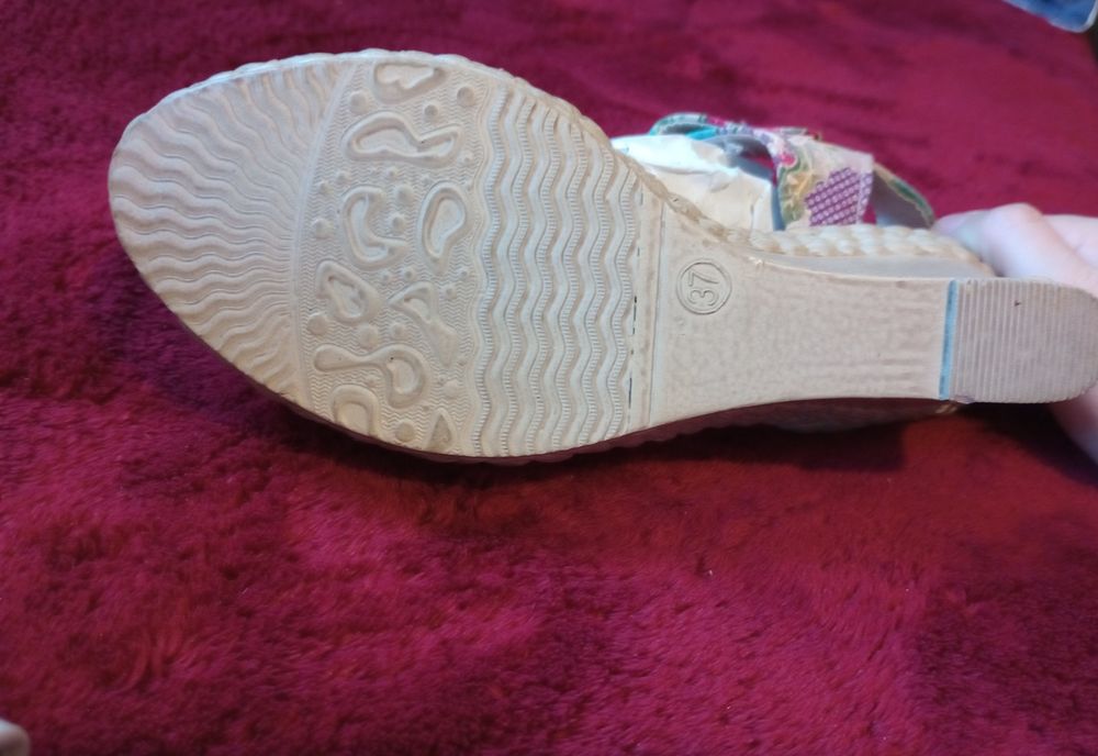Sandale cu platforma
