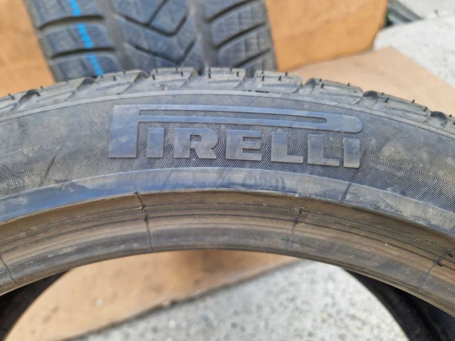 2 Pirelli R19 255/40 Зимни гуми runflat  DOT1818