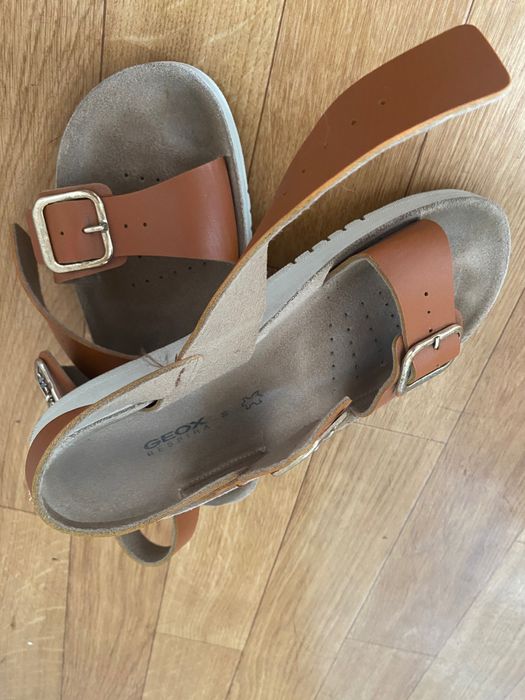 Sandale Geox fete, maro, piele, 2 catarame, marime 36, stare buna
