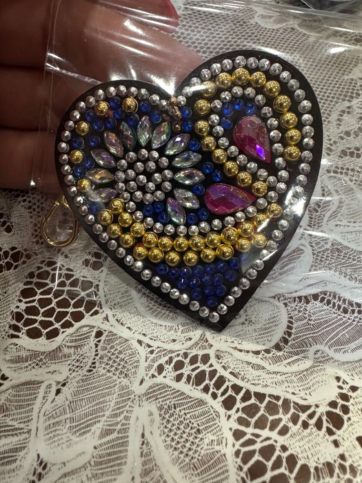 Диамантени: ключодържатели, магнити и календар