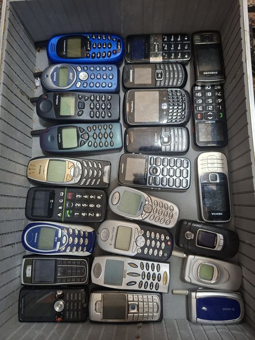 Telefoane funcționale mai vechi . 20 de lei telefonu