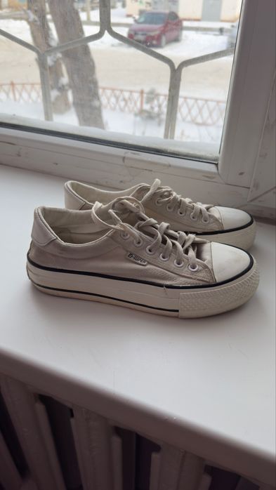 Женские кроссовки для девушек