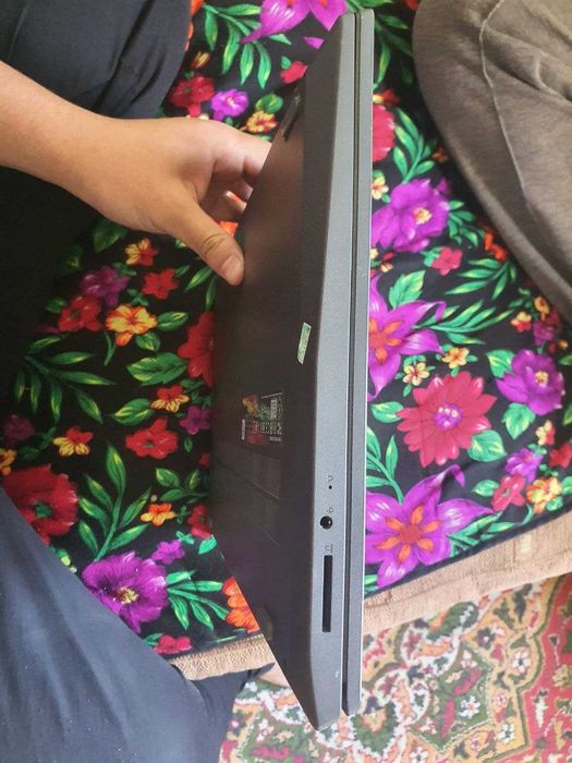 Yangi Ishlatilmagan noutbuk sotiladi