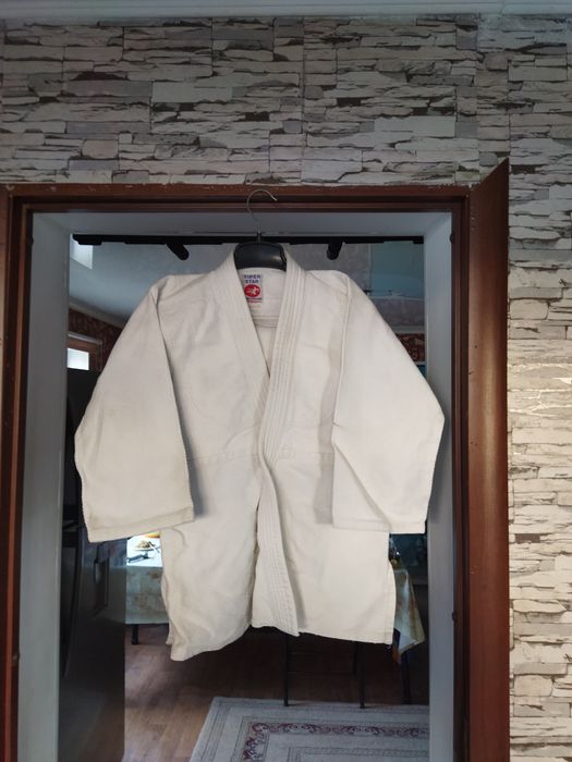 Продам кимонотдля дзюдо 2 шт