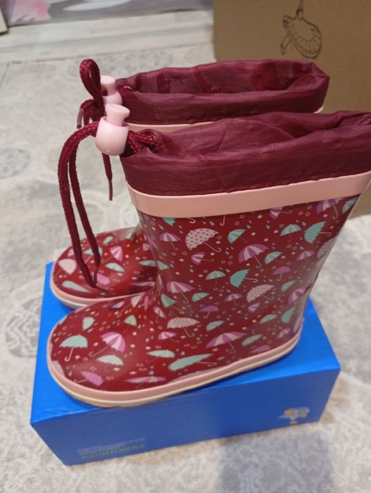 Продам детскую обувь