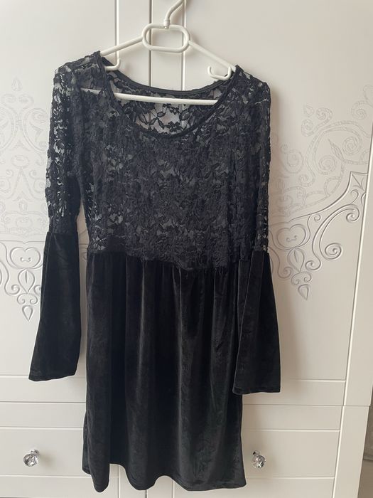 Продавам няколко рокли