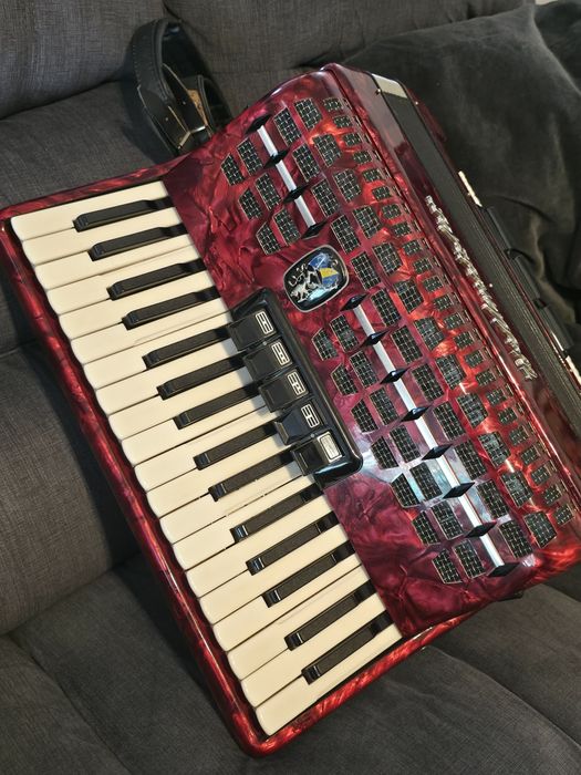 Weltmeister Meteor, 80 bași, în stare excelentă, aproape ca nou.