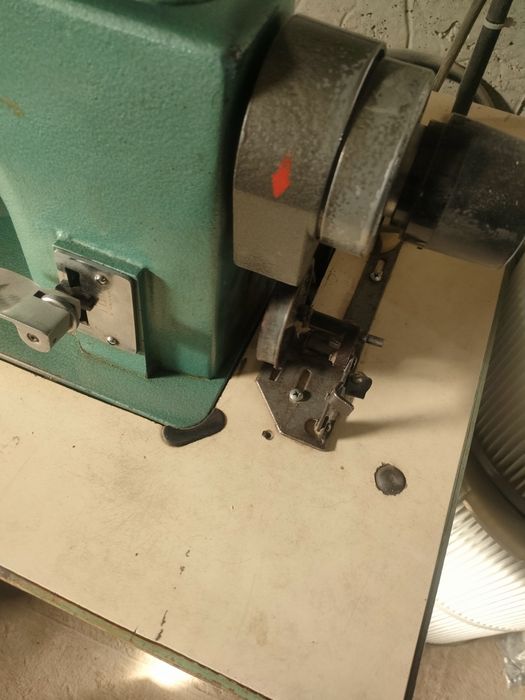 Продам швейную машинку 1022