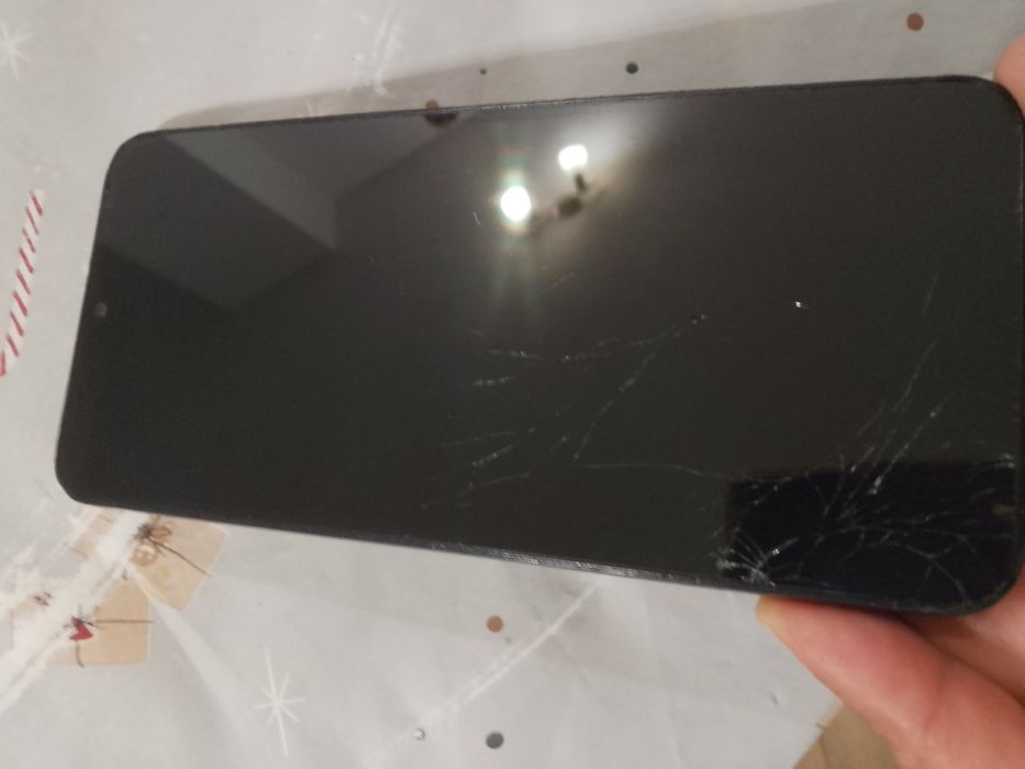 Samsung A05s...спукан дисплей ,работи безпромно!