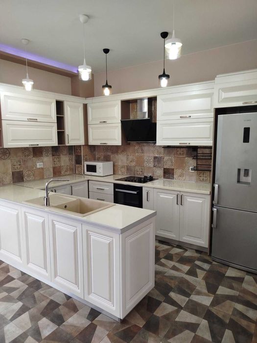 Дава се под наем Къща в Пловдив, Прослав - 250 кв.м за 2000 € - Снимка #1