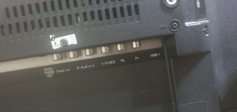 Телевизор  НЕ рабочий , на запчасти