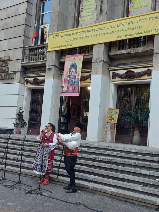 Гайдар и певица.