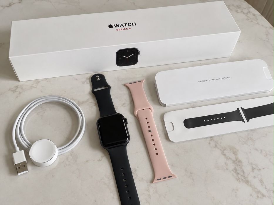 Apple Watch Series 6, 44 мм, версия GPS.
